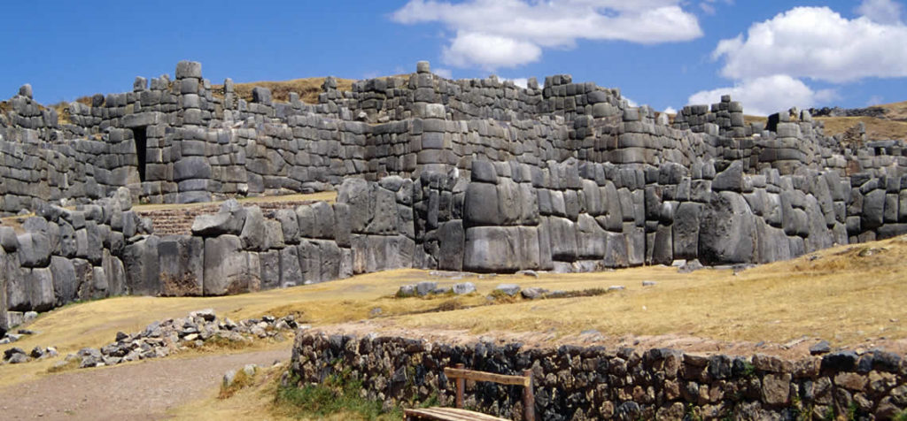 viajes a sacsayhuaman